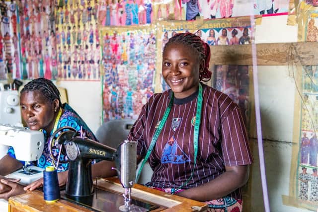 Evelyn, a tailor who has a livelihood thanks to her TWAM sewing machine