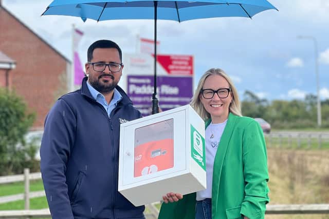 Taylor Wimpey donates life-saving defibrillator in Rugby