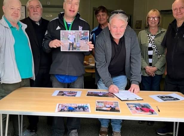 More than 300 people signed a petition backing Feilding Palmer Hospital in Lutterworth in just hours after an action day was launched by Cllr Martin Sarfas.