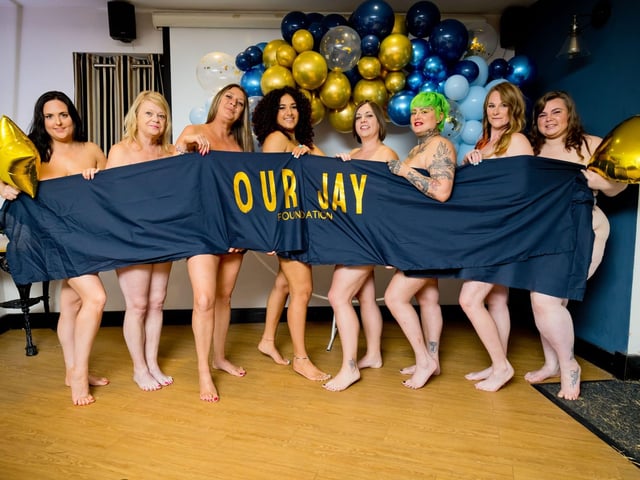Kerry Prosser, Tina Gillespie, Samantha Edwards (barmaid), Shannon Bentley (barmaid), Roxi Chalk (barmaid), Hannah Oliver, and Stephanie Reid, are featured on the calendar page for January.
