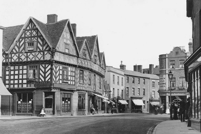 The Market Place in Warwick, circa 1910.