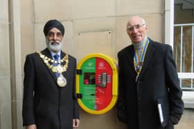 Earlier in December, the Mayor of Warwick, Cllr Parminder Birdi and Warwick Rotary Club President Keith Talbot viewed a new two-tone door replacement door, which makes it clear that a Bleed Control Kit is available should anyone nearby suffer a catastrophic injury.   Photo supplied