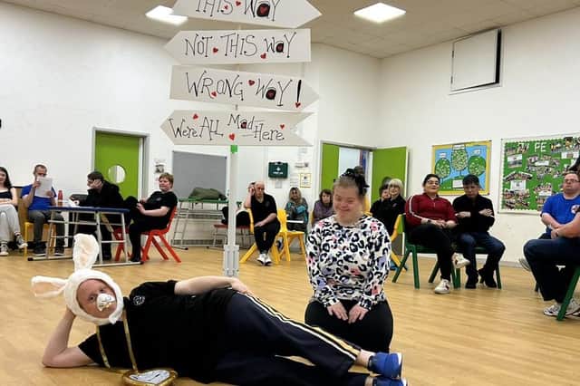 A Warwickshire theatre company will be hosting an interactive show this week. Side by Side Theatre Company is returning to the Royal Spa Centre on Friday (November 17) posing a variety of quiz questions through song, dance and comedy in what promises to be ‘Probably The Best Pub Quiz In The World’. Photo supplied