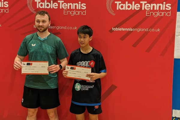 Lee Dorning collects his cheque alongside runner-up Janak Shah.