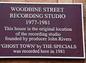 The Special Interest Plaque at 27 Woodbine Street. Photo by Allan Jennings.