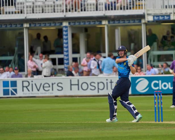Warwickshire chased down their total with relative ease.