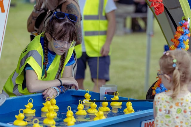 Little ducklings have fun at the festival.