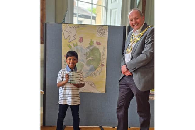 Adhav Navinan with the Mayor of Warwick, Cllr David Skinner. Photo by Emscote Infant School