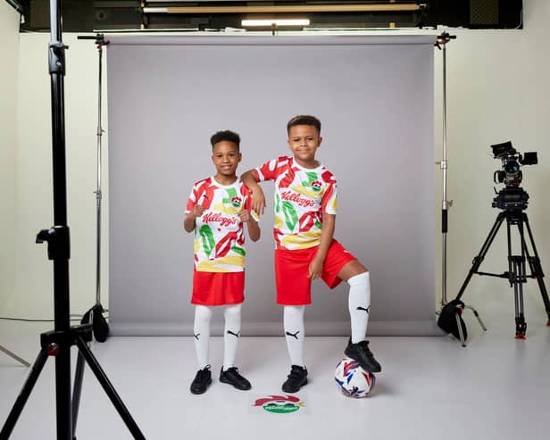 Football players from EFL Clubs and Manchester City stunned young fans in a surprise reveal at a photoshoot for Kellogg's brand new football shirt – launching the return of its Football Camps for kids aged 5–15 this summer, in partnership with the EFL, Manchester City, Celtic, and Rangers.