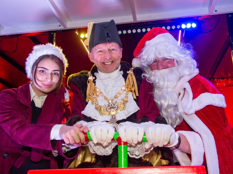 Warwick town centre, hosted the annual Victorian Evening, with a variety of stalls and attractions and also included the Christmas lights switch on. Pictured L to R: Sabrina Bailey (Chair of Youth Council), Dave Skinner (Mayor of Warwick) & Father Christmas.