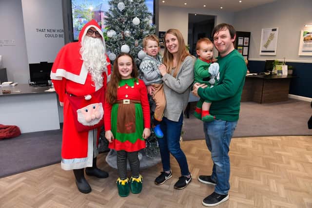 B&DWM & BWM - 07.12.2024-028 - Residents in Upper Lighthorne meeting Father Christmas