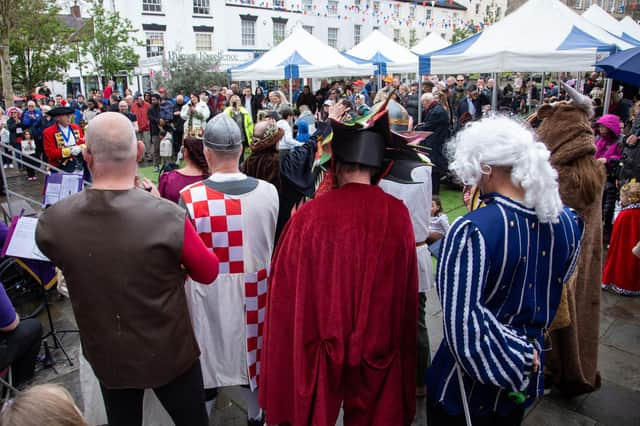 Crowds in Warwick watching entertainment. Photo by George Gulliver Photography