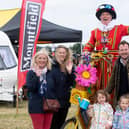 Professor Crump poses with Elisabeth Haimes, Johnny Haimes, Jessica Haimes (4), Phoebe Haimes (2) and Sally Reilly