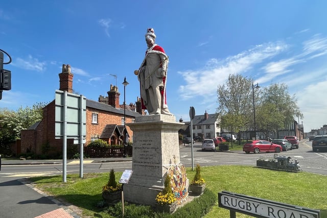 Anyone spotted the statue in Dunchurch?