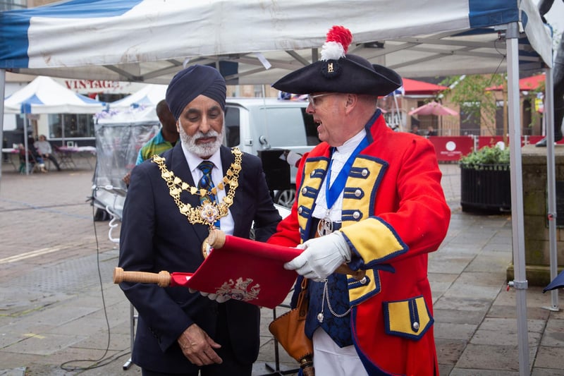 The Mayor of Warwick, Parminder Singh Birdi with the Town Crier Michael Reddy. Photo by George Gulliver Photography