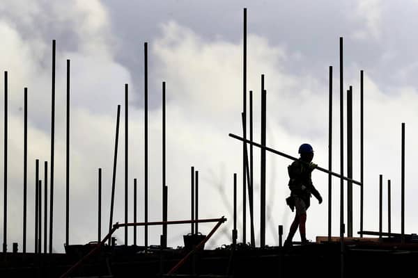 A giant £1 billion scheme to build almost 3,000 homes in Lutterworth is set to give the fast-growing town a powerful shot in the arm, say council officials.