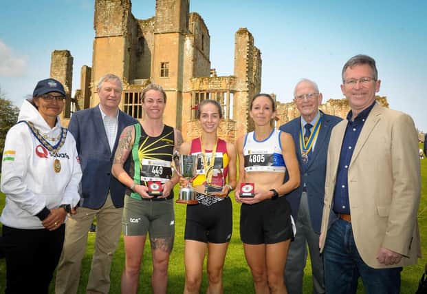 Alison Insley (Deputy Mayor of Kenilworth), Natasha White (third place female runner), Frankie Gibbs (first place female runner), Kelly Edwards (second place female runner), Maurice Holden (President of Kenilworth Rotary Club), and Sir Jeremy Wright (MP for Kenilworth and Southam)