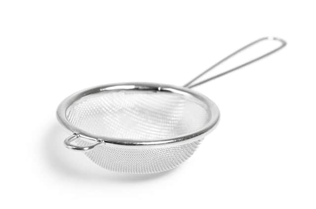 Swap tea bags for a tea strainer (photo: Adobe)