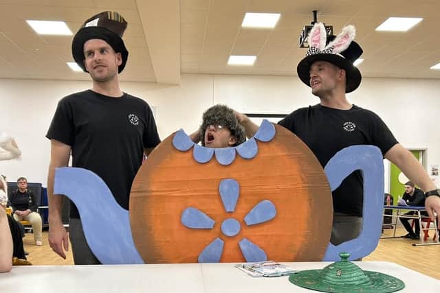 A Warwickshire theatre company will be hosting an interactive show this week. Side by Side Theatre Company is returning to the Royal Spa Centre on Friday (November 17) posing a variety of quiz questions through song, dance and comedy in what promises to be ‘Probably The Best Pub Quiz In The World’. Photo supplied