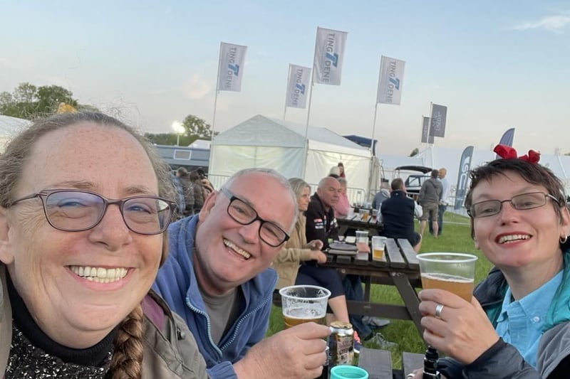 Cheers! Thanks to Narrowboat Changing Pace for this happy picture. Visit their channel https://youtube.com/@NarrowboatChangingPace
