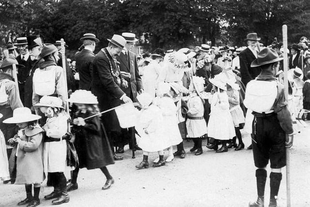Presentation of Coronation Medals to children presented by Mayor Harold Mason on June 22, 1911.