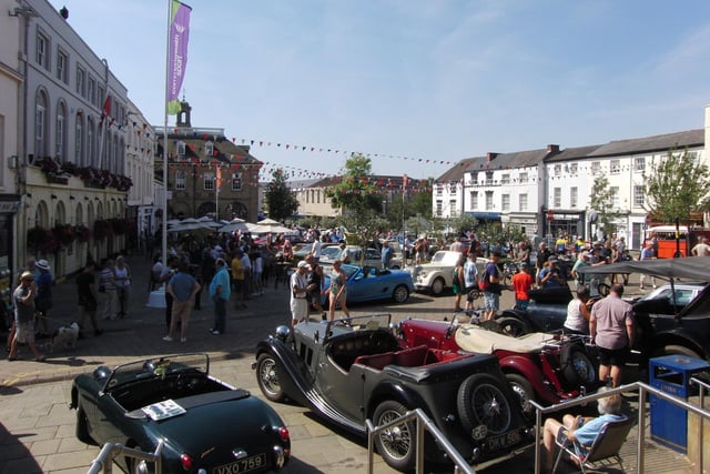 Cars lined Market Place and the surrounding streets. Photo by Geoff Ousbey
