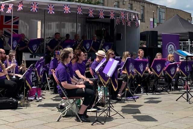 The crowds enjoyed live music and entertainment in the sunshine, which added the amazing atmosphere.