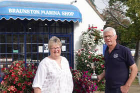 Debbs Bradshaw and Ian Norris with 'The Dennett's Garden Cetre Cup', which they jointly received on behalf of Braunston Marina.
