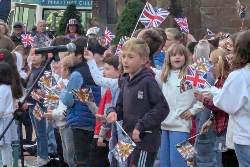 Hundreds of people sang along as the town marked the 80th anniversary with a fantastic event at Kenilworth Castle on Thursday night (May 8).