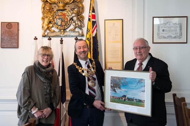 Mervyn Kimberley (right) presenting the Verden Dom picture to the Mayor of Warwick, Cllr Oliver Jacques and current chair of the Warwick Twinning association, past Mayor of Warwick, Mandy Littlejohn. Photo by Gill Fletcher