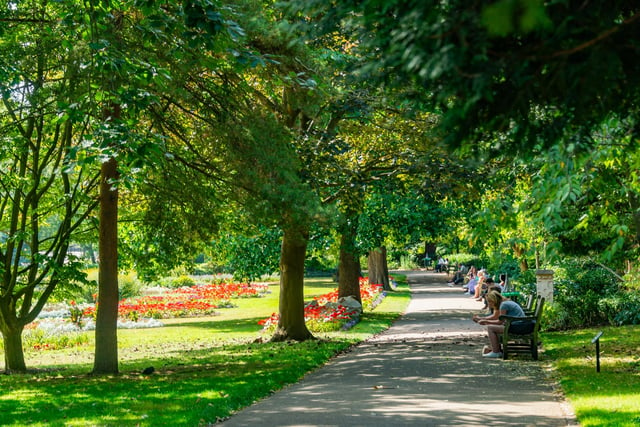 Visitors sitting in the shade in Jephson Gardens. Photo by Mike Baker