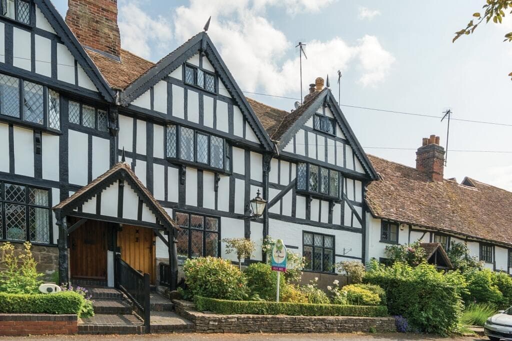 Property Focus: Take a look inside this stunning character property near Warwick Castle