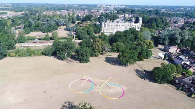Positioned in Warwick Castle Farm Park field,  the bike’s frame was made from 252 straw bales, each measuring 81 x 46 x 31 cm and weighing 18 kg, with its wheels built from brightly coloured material to match the Commonwealth Games Colours. Photo supplied by Warwickshire County Council