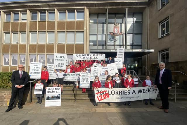 Nearly 40 children from Barford St Peter’s School went to Shire Hall to express their concerns regarding the proposed quarry at Wasperton Farm. They were met there, and supported by, Warwick and Leamington MP Matt Western (left), Cllr Jan Matecki (right) and Cllr Alan Rhead(middle back). Photo supplied