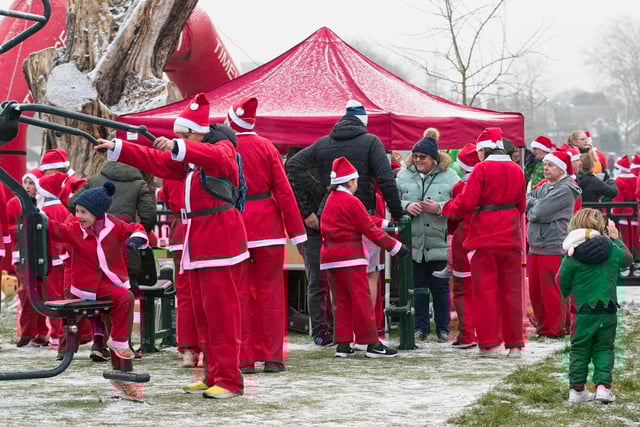 The Myton Hospices Santa Dash returned to Leamington on Sunday December 11. Photo by David Hastings/dh Photo