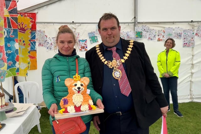 Best Cake Winner Anna Andrestova with Leamington Mayor Councillor Nick Wilkins