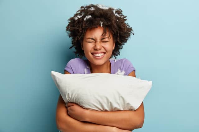 The type of pillow is just as important as the quantity, say experts (photo: Adobe)