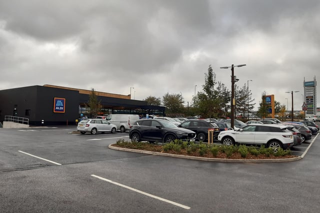 The car park at the new Aldi in Leamington, which has been built on the former site of Mothercare at the Leamington Shopping Park next to Currys, is much larger than the former Aldi branch's at Queensway.