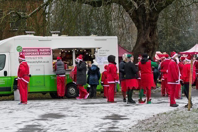 The Myton Hospices Santa Dash returned to Victoria Park. Photo by David Hastings/dh Photo