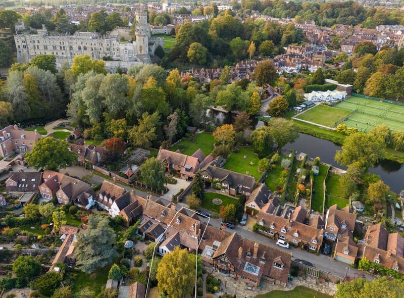 Where the property is in relation to Warwick Castle. Photo by Knight Frank