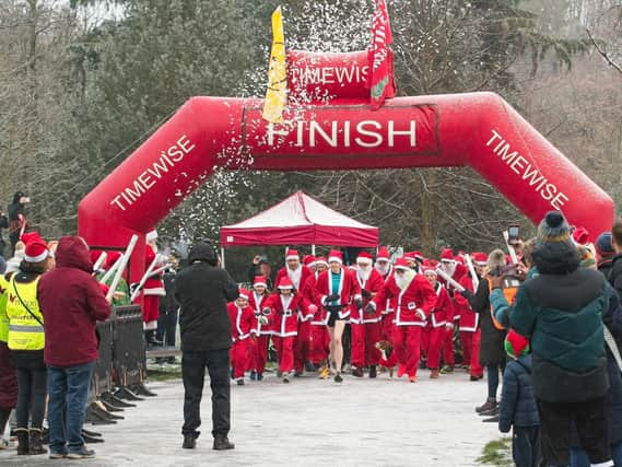 The Myton Hospices Santa Dash start line. Photo by David Hastings/dh Photo