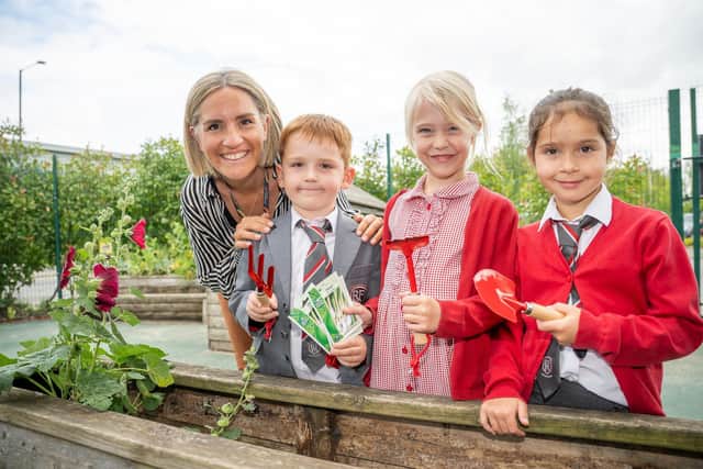 BWM - SGB-45316 - The children of Rugby Free Primary with their new gardening equipment