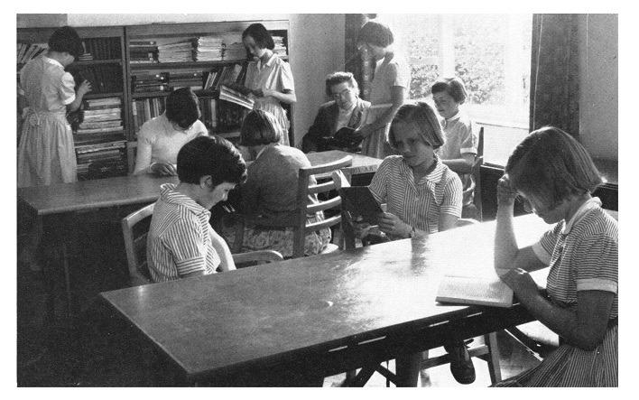 Young bookworms in 1960.