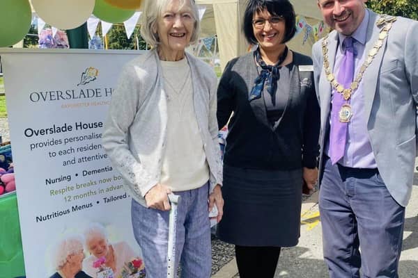 Deputy Mayor, Simon Ward, General Manager Violeta Baesu and resident Carol Dobinson