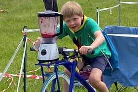 Youngsters providing the energy for their own smoothie drink