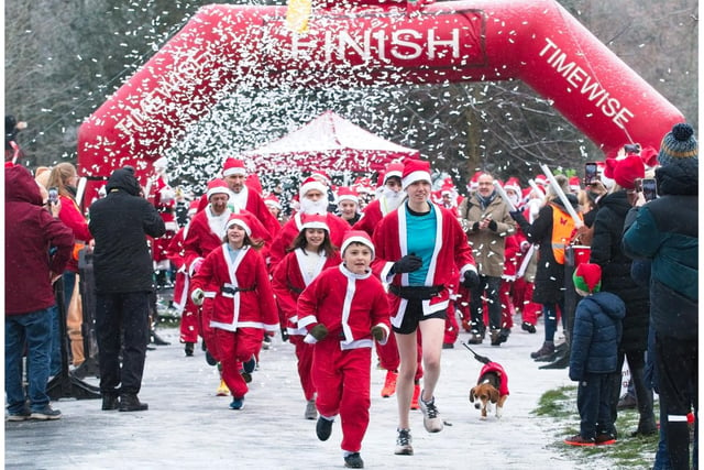 The start of the Santa Dash. Photo by David Hastings/dh Photo