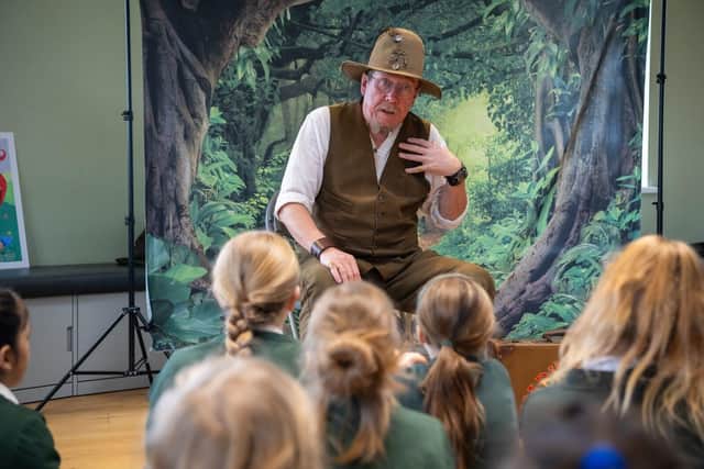 BN - SGB-33380 - Mark Fraser performing one of his stories to Bilton C of E Junior School