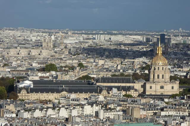 Les Invalides (centre) which inspired the creation of the Royal Chelsea Hospital.