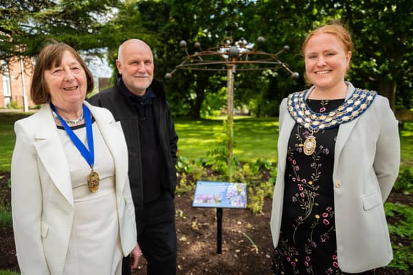 Sam Cooke (Mayor of Kenilworth), Jon Holmes (sculpture artist) and Sidney Syson (vice chair of Warwick District Council) conducted an unveiling of a new Covid sculpture to honour those who died in the pandemic, at Jubilee House.