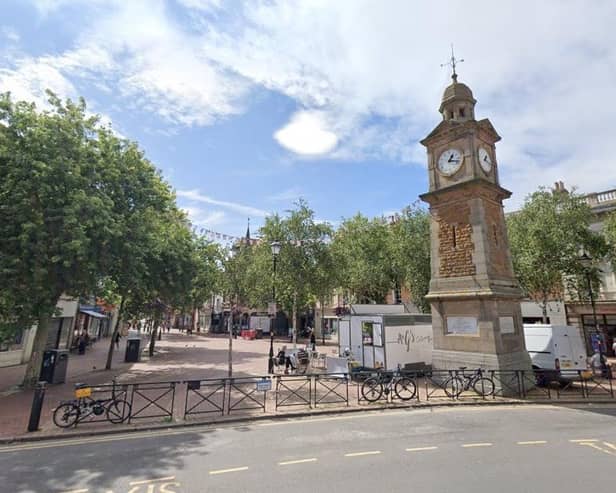 Pubs, restaurants and other licensed premises that want to extend their normal Sunday opening hours on Christmas Eve or New Year’s Eve are being invited to submit their requests soon.